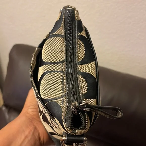 Coach, please check all picture of condition - Picture 15 of 17